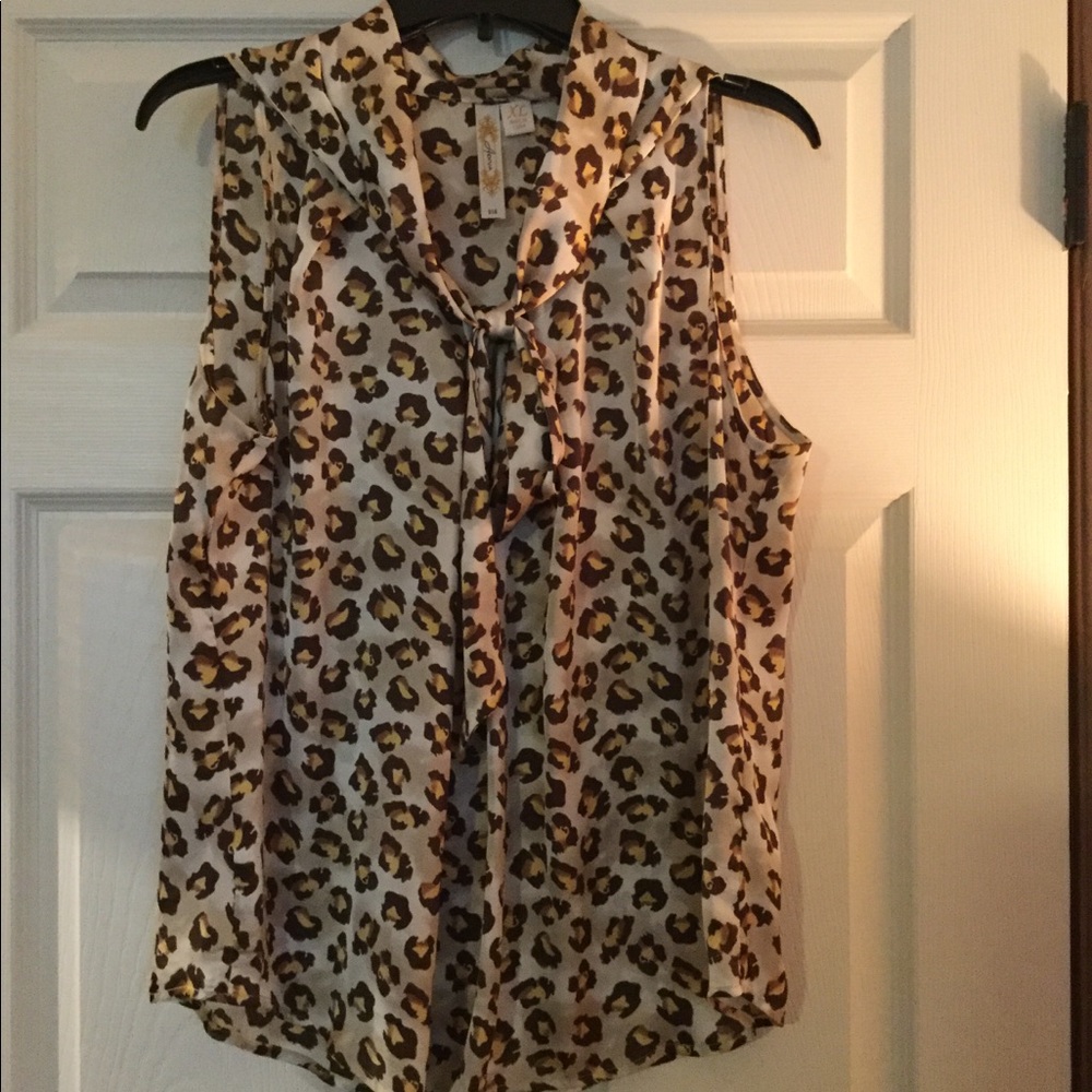 Adiva brand Leopard sleeveless blouse top with tie